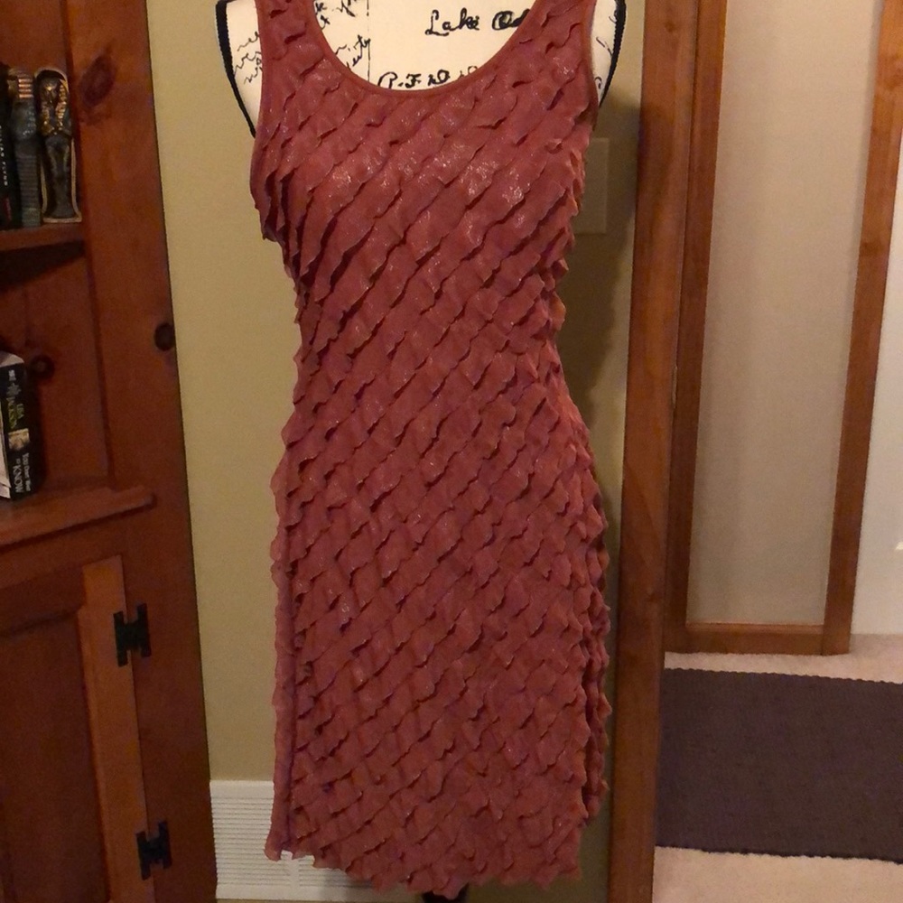 Shimmery sleeves scallop ruffle